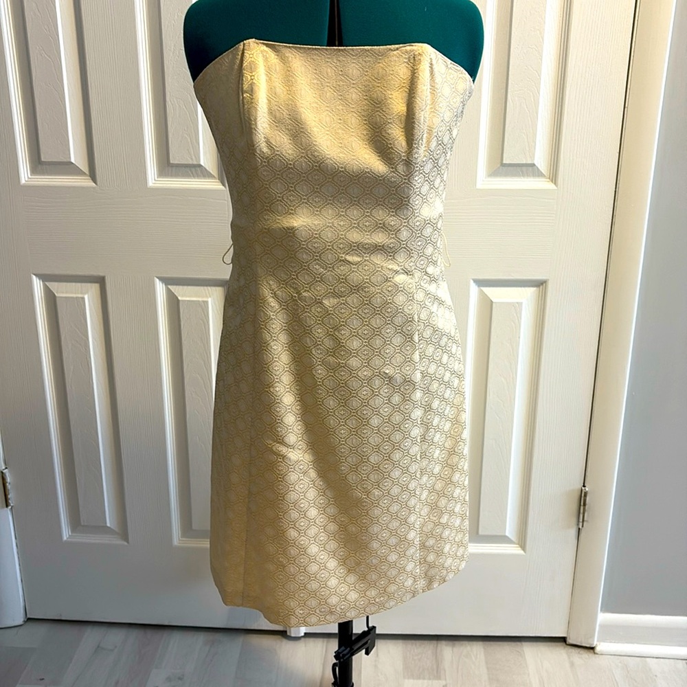 Elegant Gold Strapless Dress with Bow